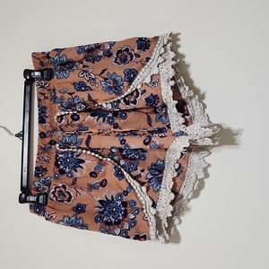 Conversational lace trim shorts